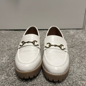 Trendy loafers women’s size 6 white